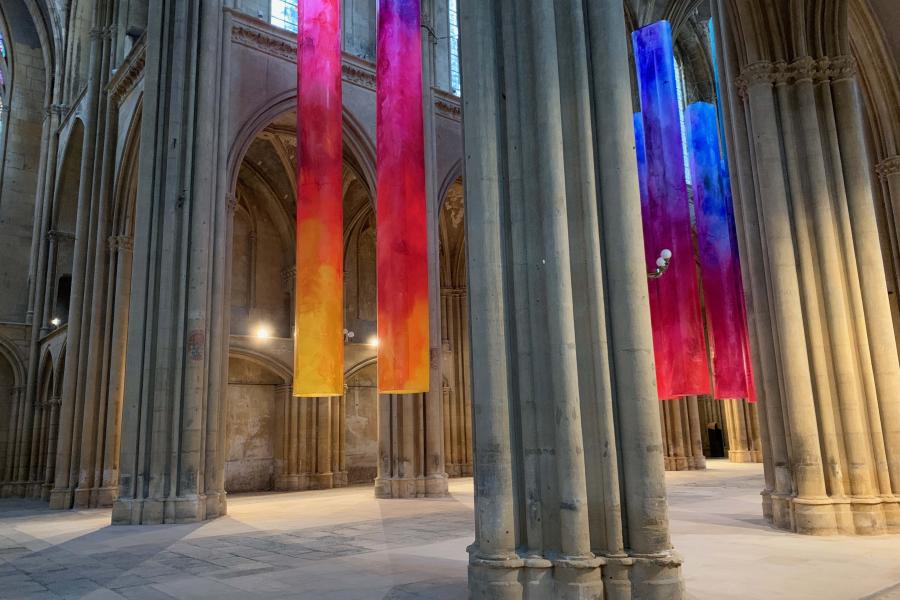 Photos de l'installation Constellation 2020 à la cathédrale Saint-Étienne de Metz.
