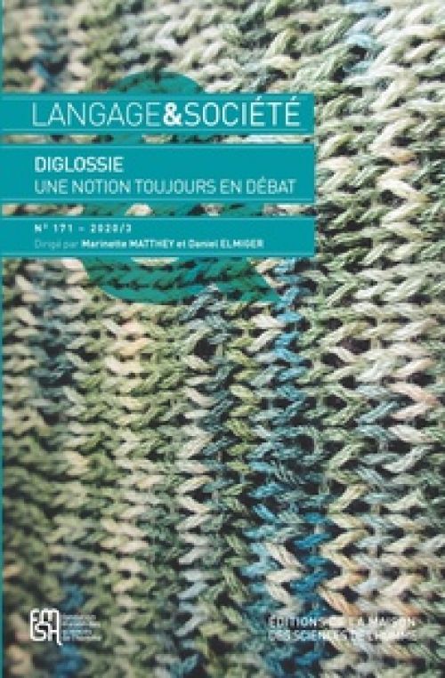 Couverture avec photographie de mails de pull en zoom. Les tons sont verts (kaki, sapin, turquoise)